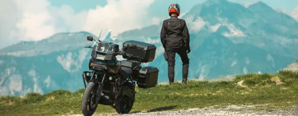 TOP CASE TREKKER ALASKA EN ALUMINIUM PEINT EN NOIR, 44 LITRES